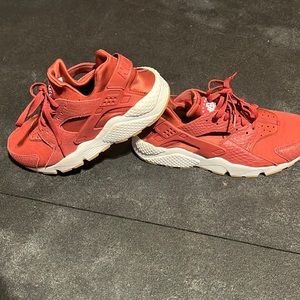 Nike Huarache Maroon Size 10